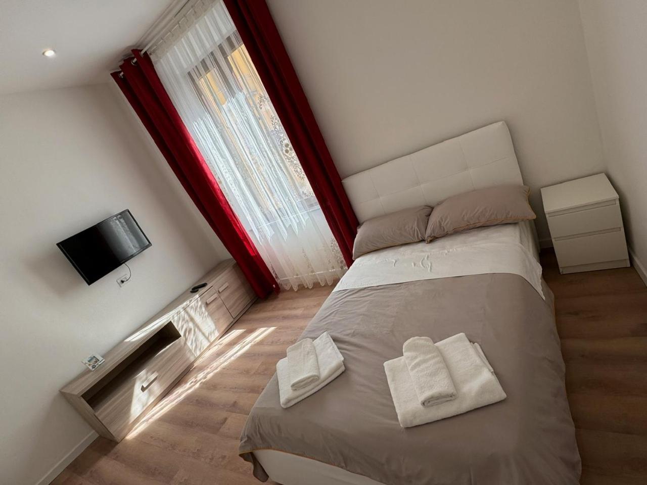 Station & Airport Hotell Pisa Exteriör bild